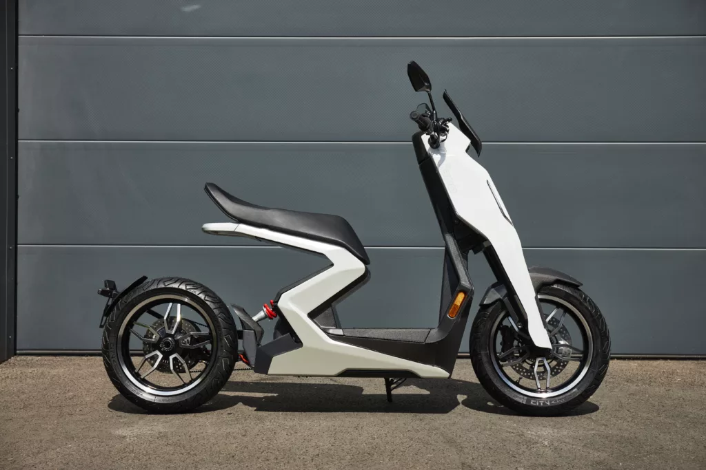 i300 Carbon Launch Edition Electric Scooter