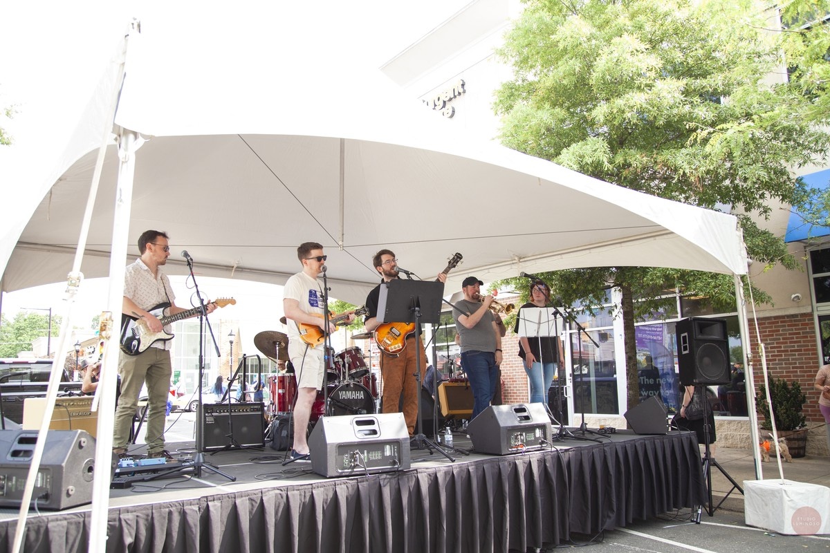 Live music draws crowds to one of three stages at Roxborough Spring Fest 2026