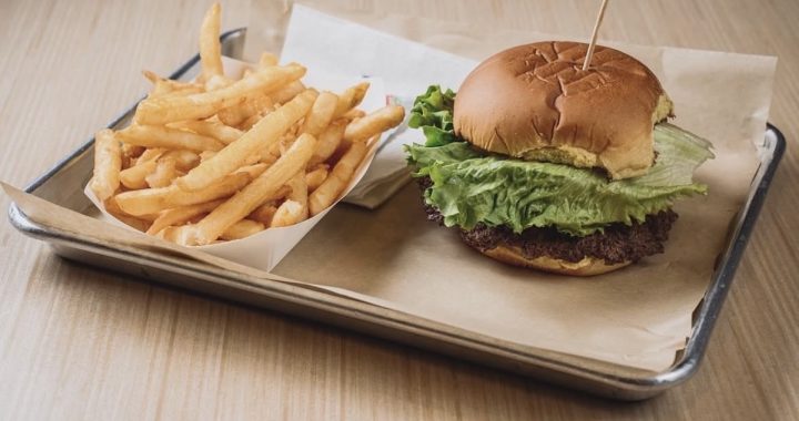 M2O Burgers Opens Its Sixth Philadelphia Location at The Concourse at Comcast Center