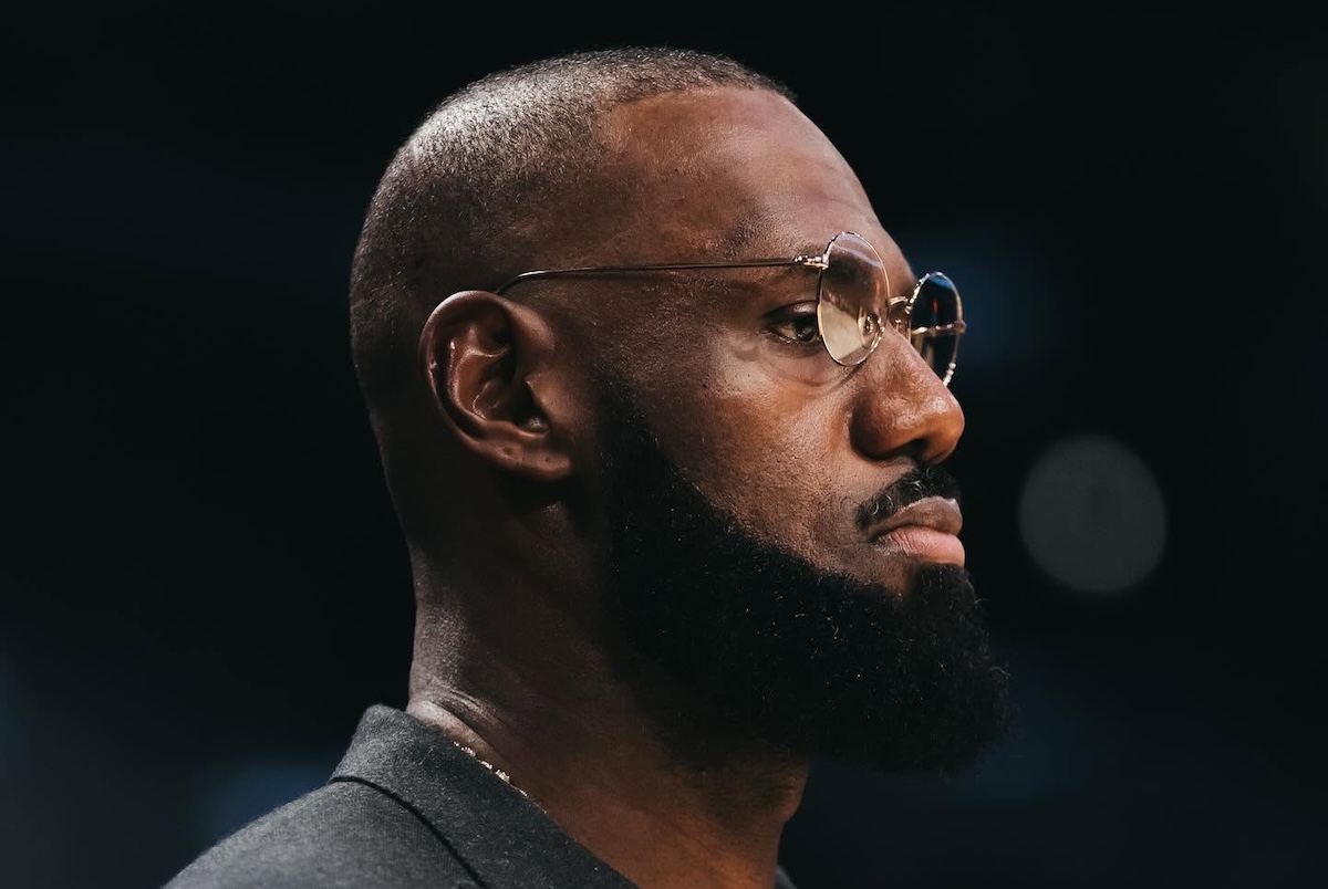 LeBron James Signs With the Philadelphia 76ers 2 lebron james dosagemagazine.com3