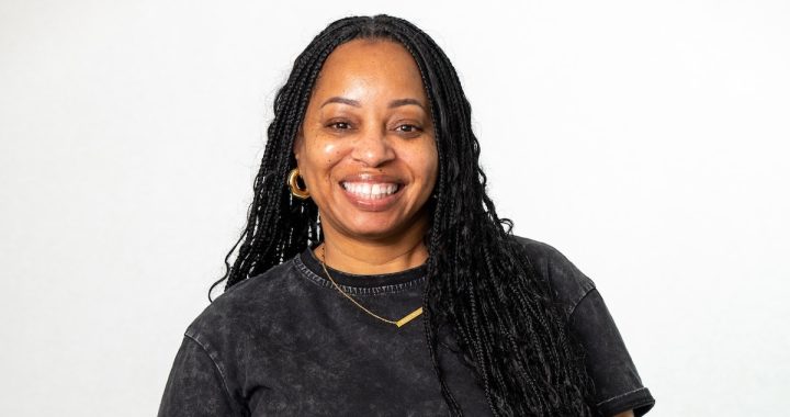 Gloria Ross: Connected