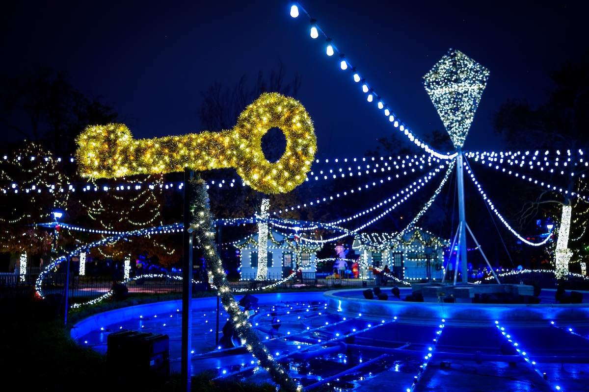 Holidays in Franklin Square Brings a Free Light Show, Curling and Mini Golf Back to the Park 2 Holidays in Franklin Square