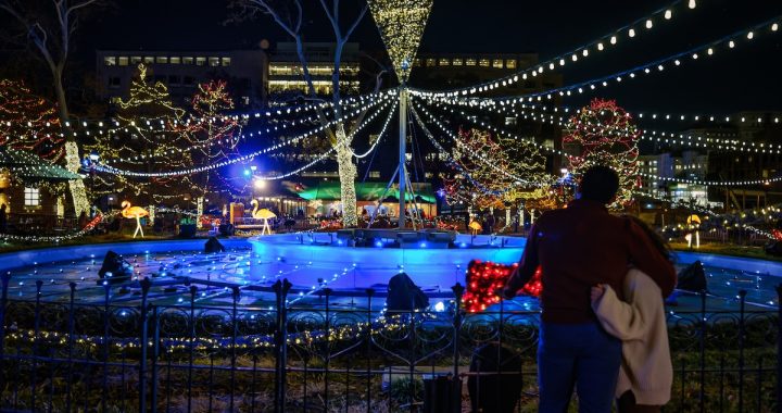 Holidays in Franklin Square Brings a Free Light Show, Curling and Mini Golf Back to the Park