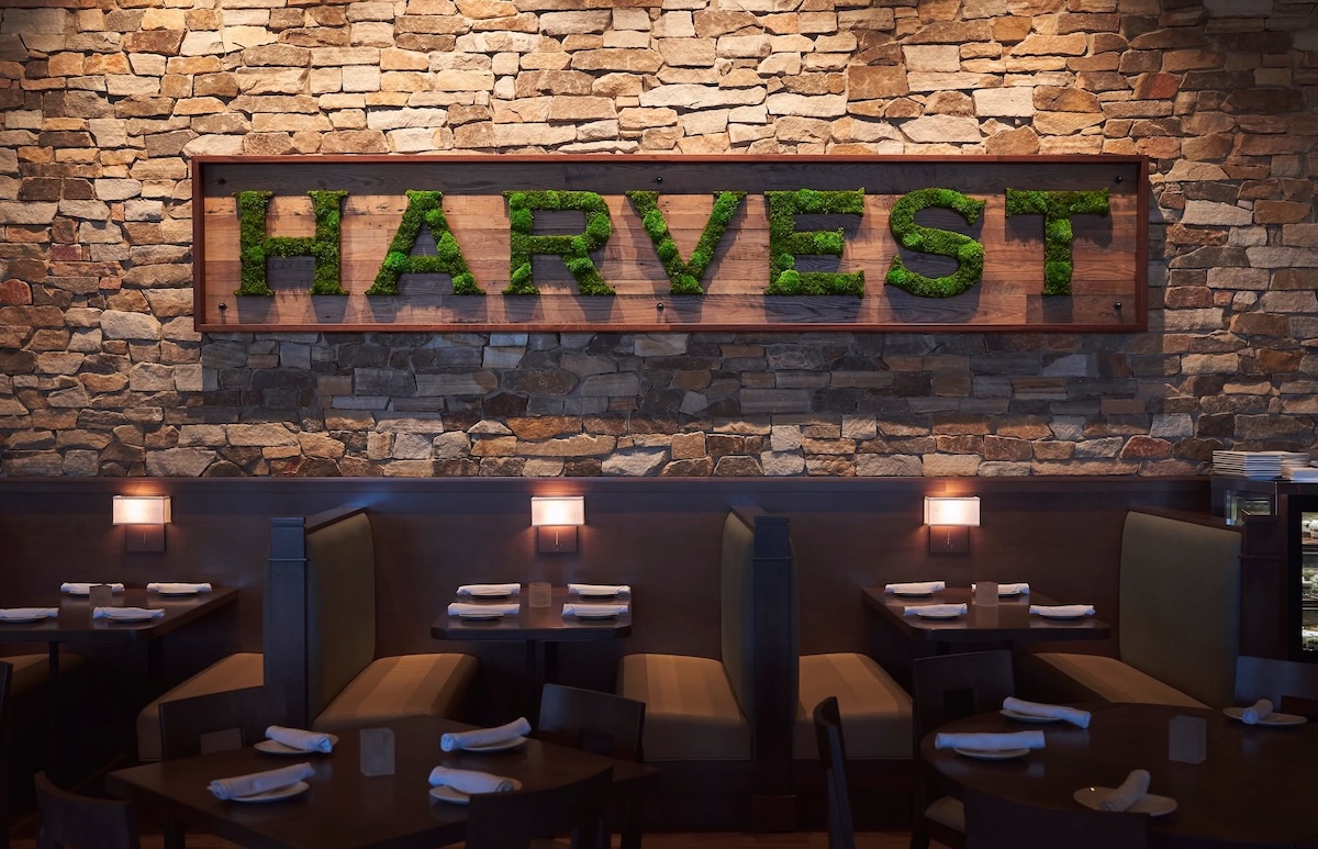 Pumpkins & Prosecco at Harvest Seasonal Grill Turns a Pumpkin Into a Fall Centerpiece 3 Pumpkins Prosecco dosagemagazine.coma